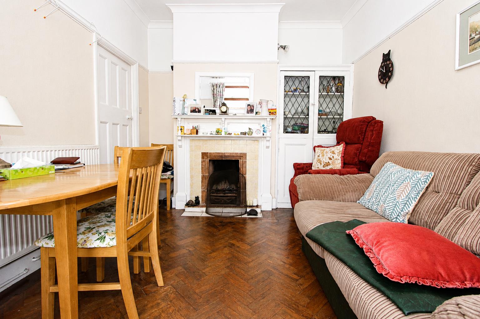 Pine Ridge, Carshalton